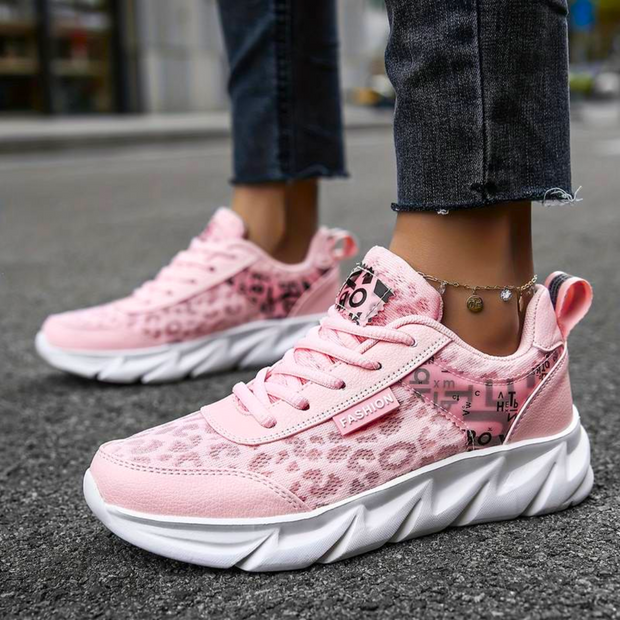 Lola - Comfortable and Trendy Women's Sneakers